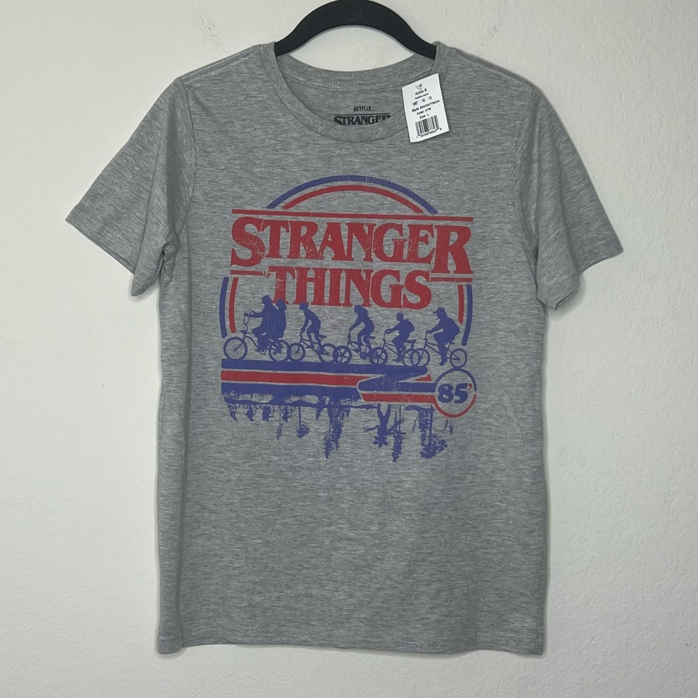 *NEW* Netflix Strangers Things Kids Unisex Distressed 85 Circle Graphic T-Shirt